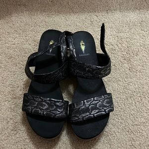 Black leopard print platform sandals